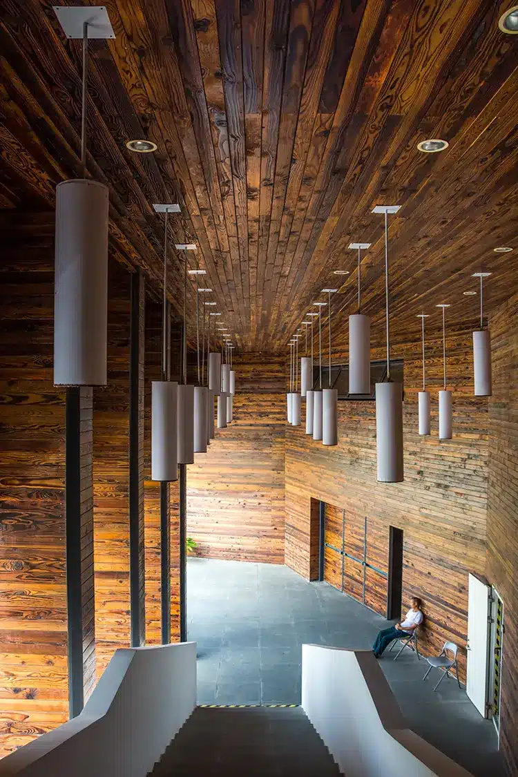 stairs-modern-building
